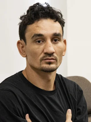 Max Holloway height profile photo