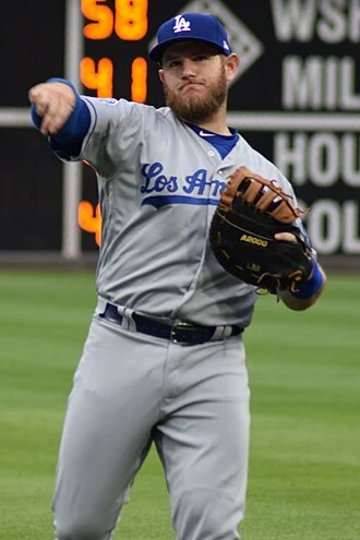 Max Muncy height profile photo