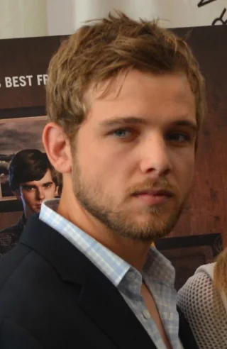 Max Thieriot height profile photo