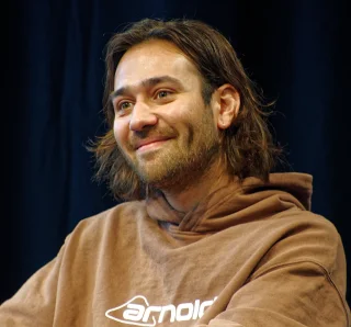 Maxim Baldry height profile photo