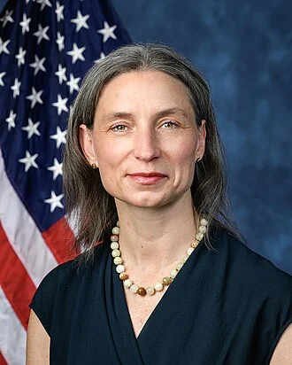Maxine Dexter height profile photo