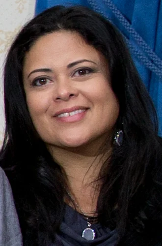 Maya Soetoro-Ng height profile photo