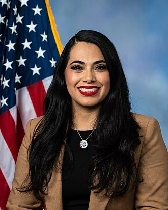 Mayra Flores height profile photo
