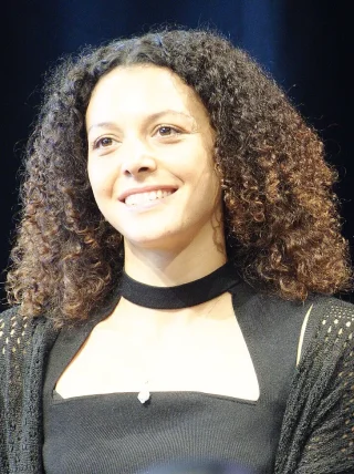 Mecia Simson height profile photo