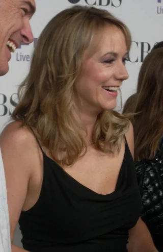 Megyn Price height profile photo