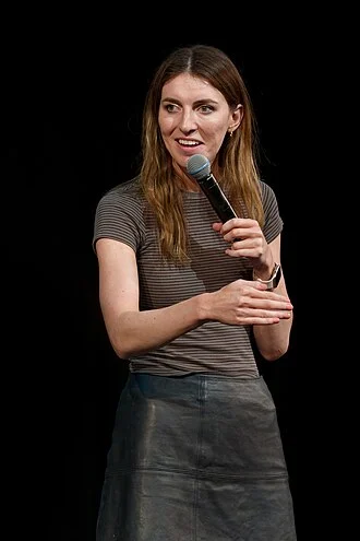 Melanie Bracewell height profile photo