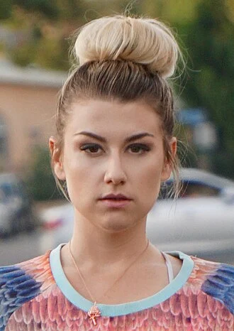 Melanie Fontana height profile photo
