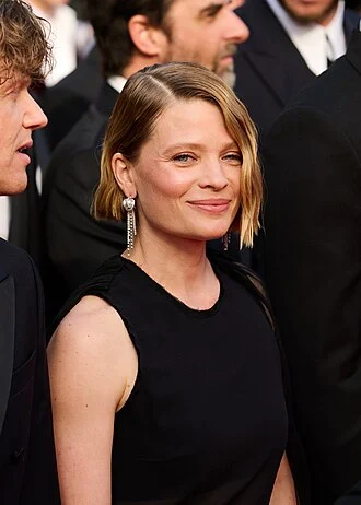 Mélanie Thierry height profile photo