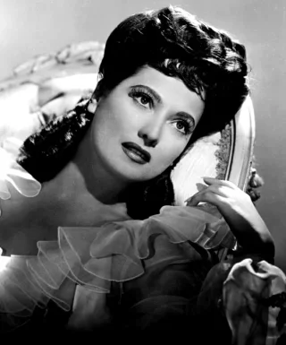 Merle Oberon height profile photo