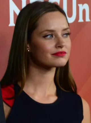 Merritt Patterson height profile photo