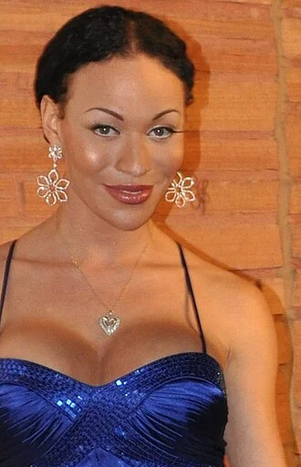 Mia Isabella height profile photo