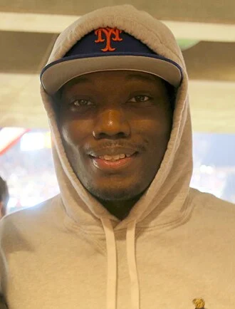Michael Che height profile photo