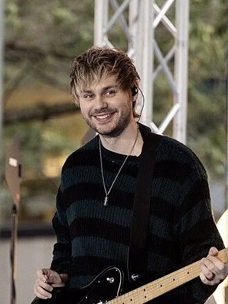 Michael Clifford (musician) height profile photo