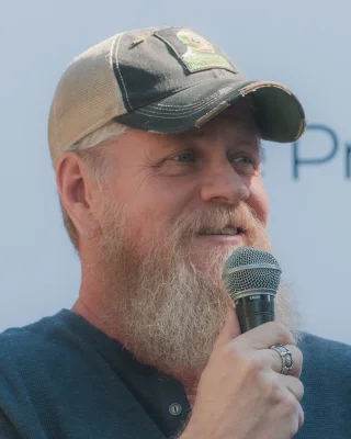 Michael Cudlitz height profile photo