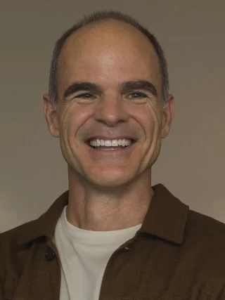 Michael Kelly (actor) height profile photo
