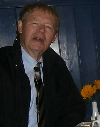 Mícheál Ó Muircheartaigh height profile photo
