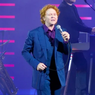 Mick Hucknall height profile photo