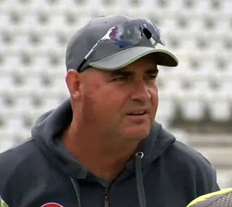 Mickey Arthur height profile photo