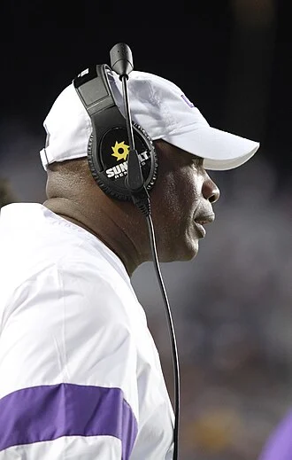 Mickey Joseph height profile photo