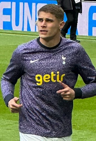 Micky van de Ven height profile photo