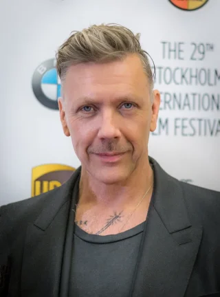 Mikael Persbrandt height profile photo