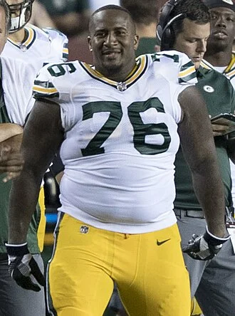 Mike Daniels (American football) height profile photo