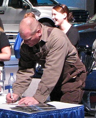 Mike Holmes height profile photo