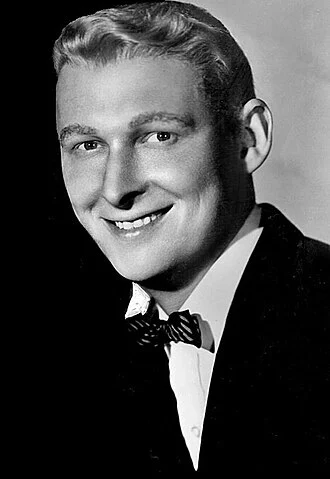 Mike Nichols height profile photo