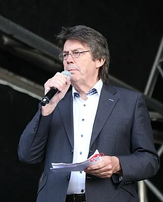 Mike Read height profile photo