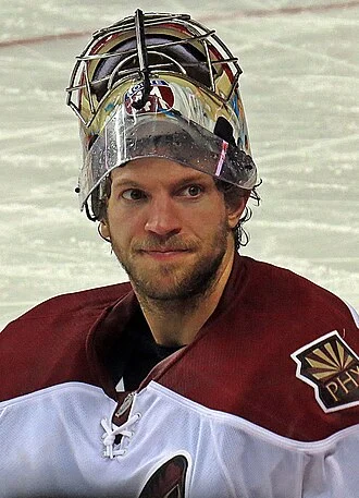 Mike Smith (ice hockey, born 1982) height profile photo