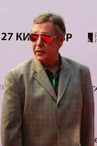 Mikhail Yefremov (actor) height profile photo
