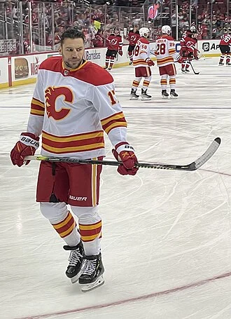 Milan Lucic height profile photo
