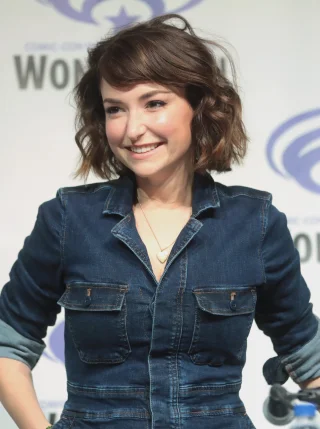 Milana Vayntrub height profile photo