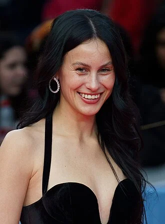 Milena Smit height profile photo
