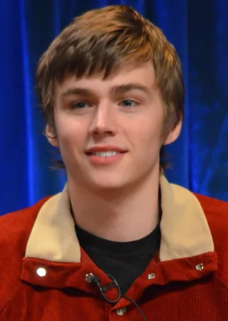 Miles Heizer height profile photo