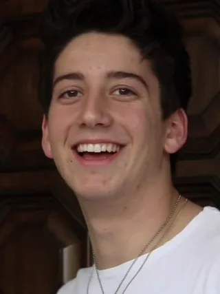 Milo Manheim height profile photo