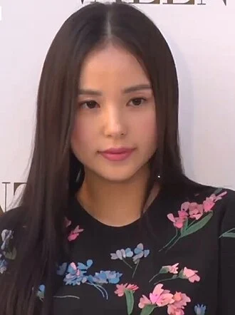 Min Hyo-rin height profile photo