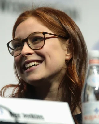 Mina Sundwall height profile photo
