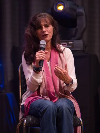 Mira Furlan height profile photo