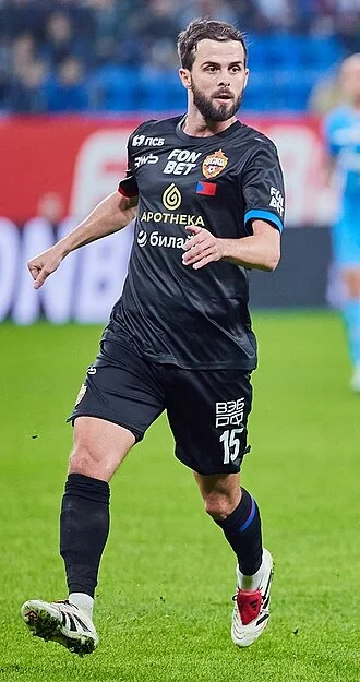 Miralem Pjanić height profile photo