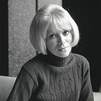 Mireille Darc height profile photo