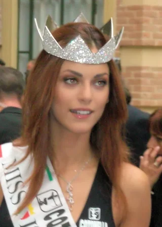 Miriam Leone height profile photo