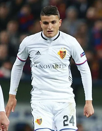 Mohamed Elyounoussi height profile photo