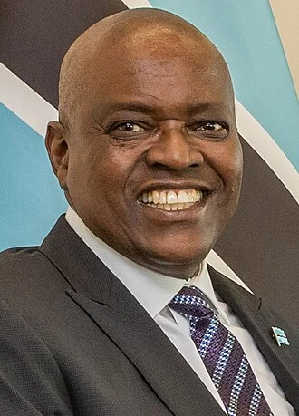Mokgweetsi Masisi height profile photo