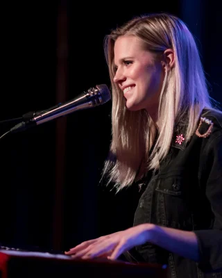 Molly Kate Kestner height profile photo