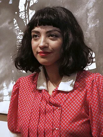 Mon Laferte height profile photo