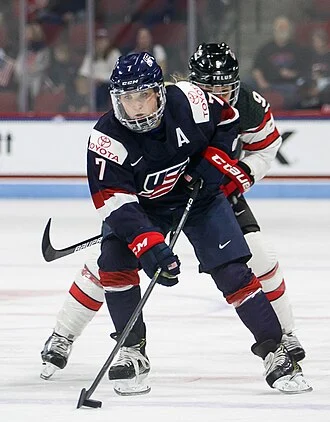 Monique Lamoureux height profile photo
