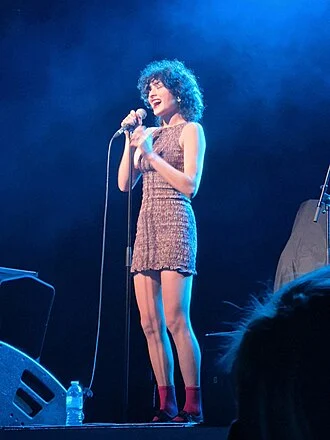 Montaigne (musician) height profile photo