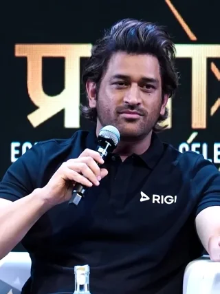 MS Dhoni height profile photo