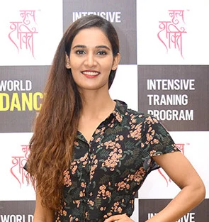 Mukti Mohan height profile photo